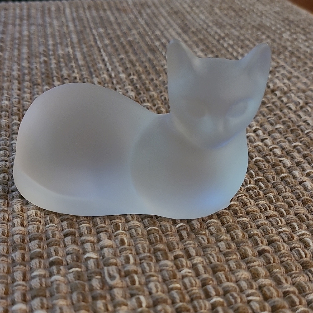 LENOX Frosted Crystal Resting Cat Paperweight/Figurine 1993